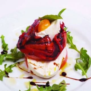 Fresh Mozzarella, Tomatoes, Roasted Red Peppers Salad Catering